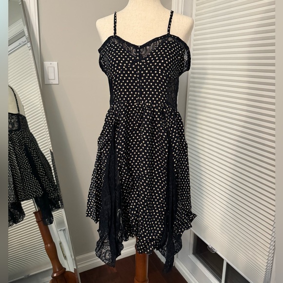 Catch Me | Navy Blue and White Flower Polka Dotted Summer Dress | Medium - Picture 2 of 11